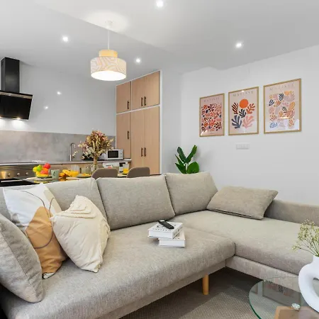 Matisse, Totalmente Reformado Y Modernista Apartment